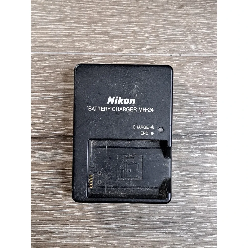Nikon D3100 DSLR Camera Black 18-55mm Lens MH-24 Charger Bundle Tested